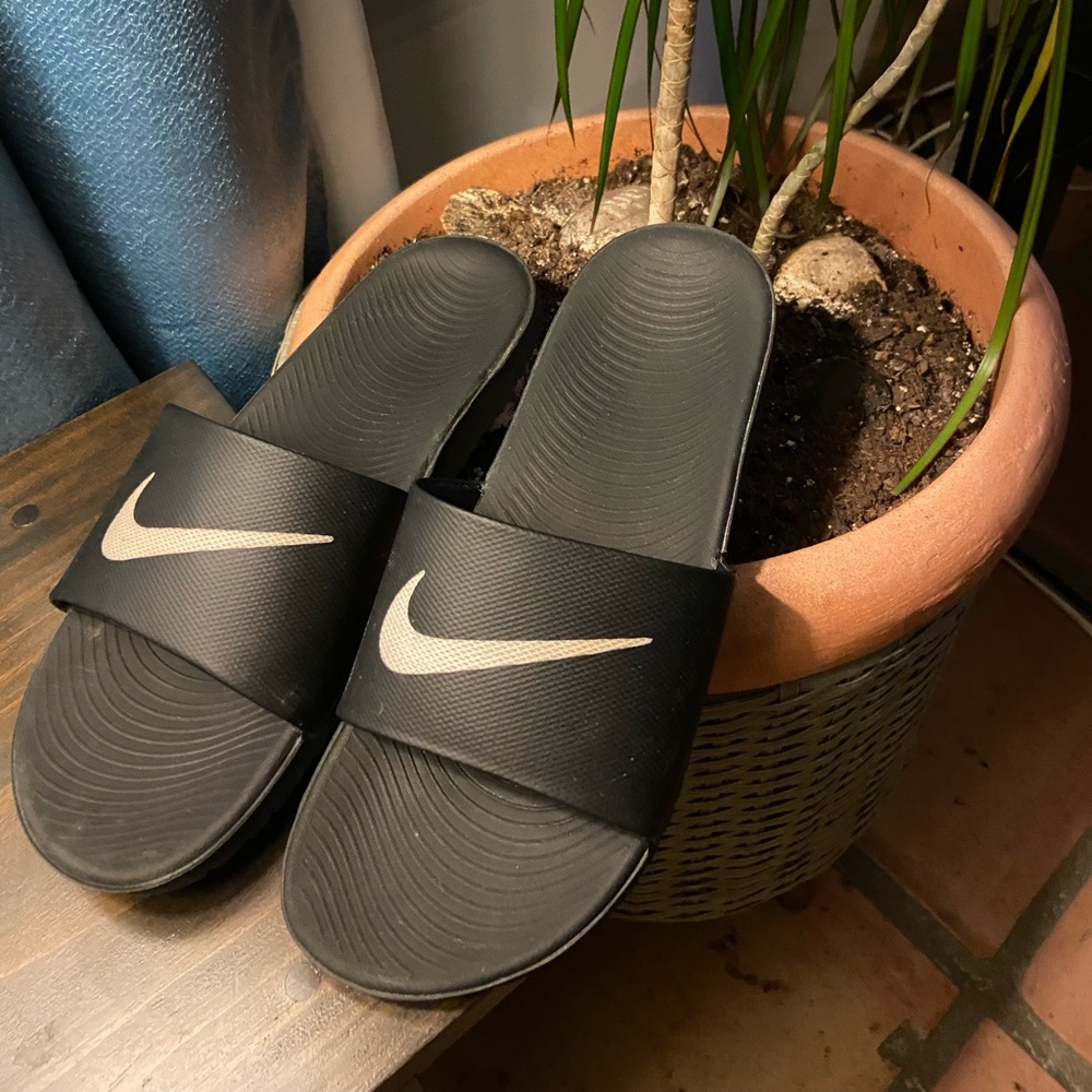 Nike men’s size 9 slides